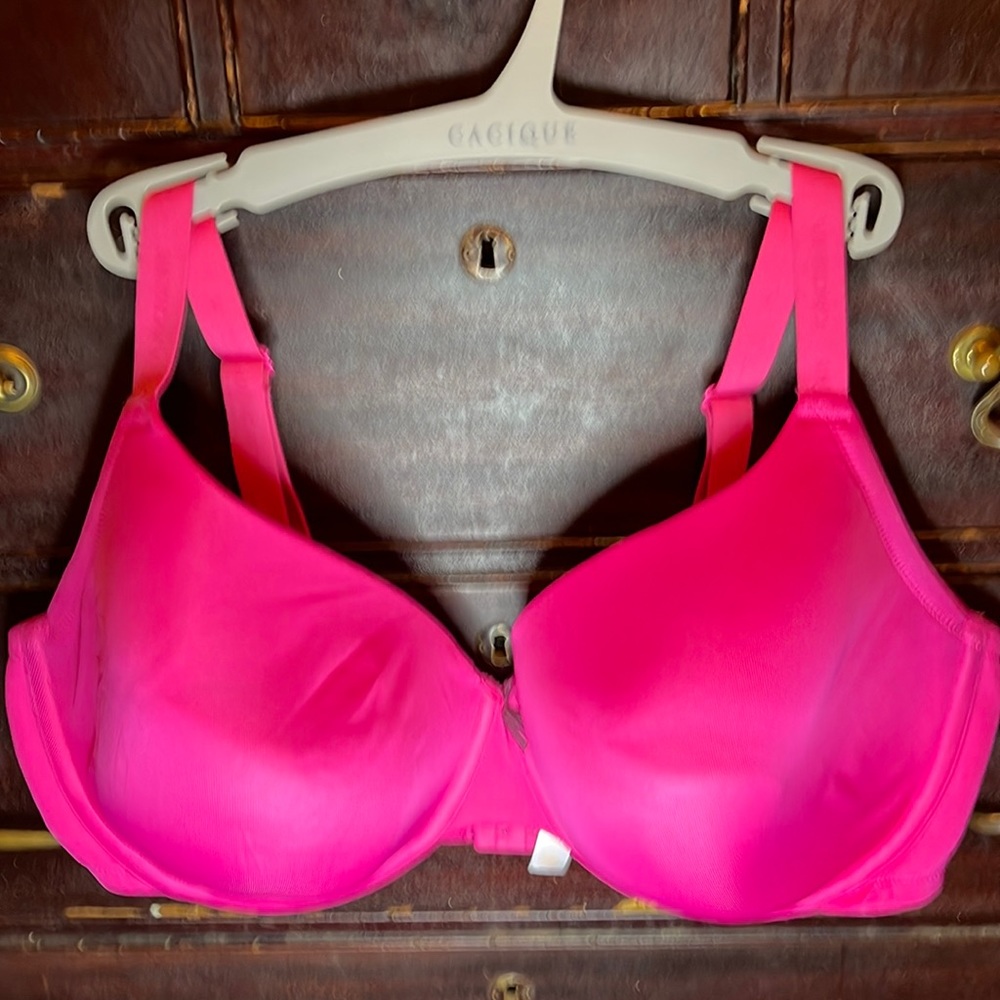 Cacique Lightly Lined T-shirt Bra. Hot Pink 42DDD